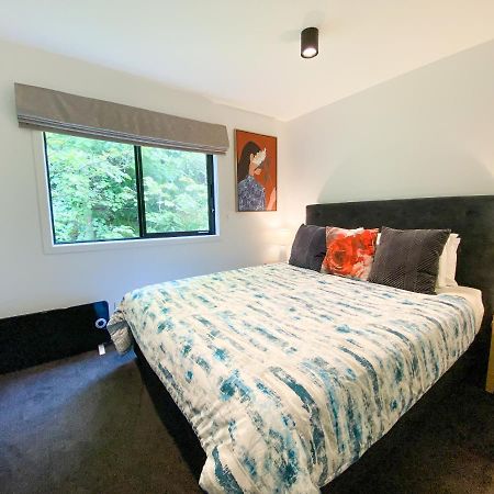 Modern 2-Bedroom Apartment 7-Mins Walk To Queenstown Exteriör bild