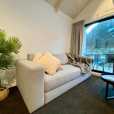 Modern 2-Bedroom Apartment 7-Mins Walk To Queenstown Exteriör bild