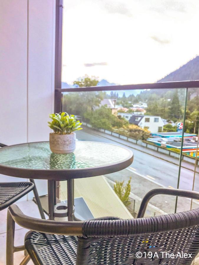 Modern 2-Bedroom Apartment 7-Mins Walk To Queenstown Exteriör bild