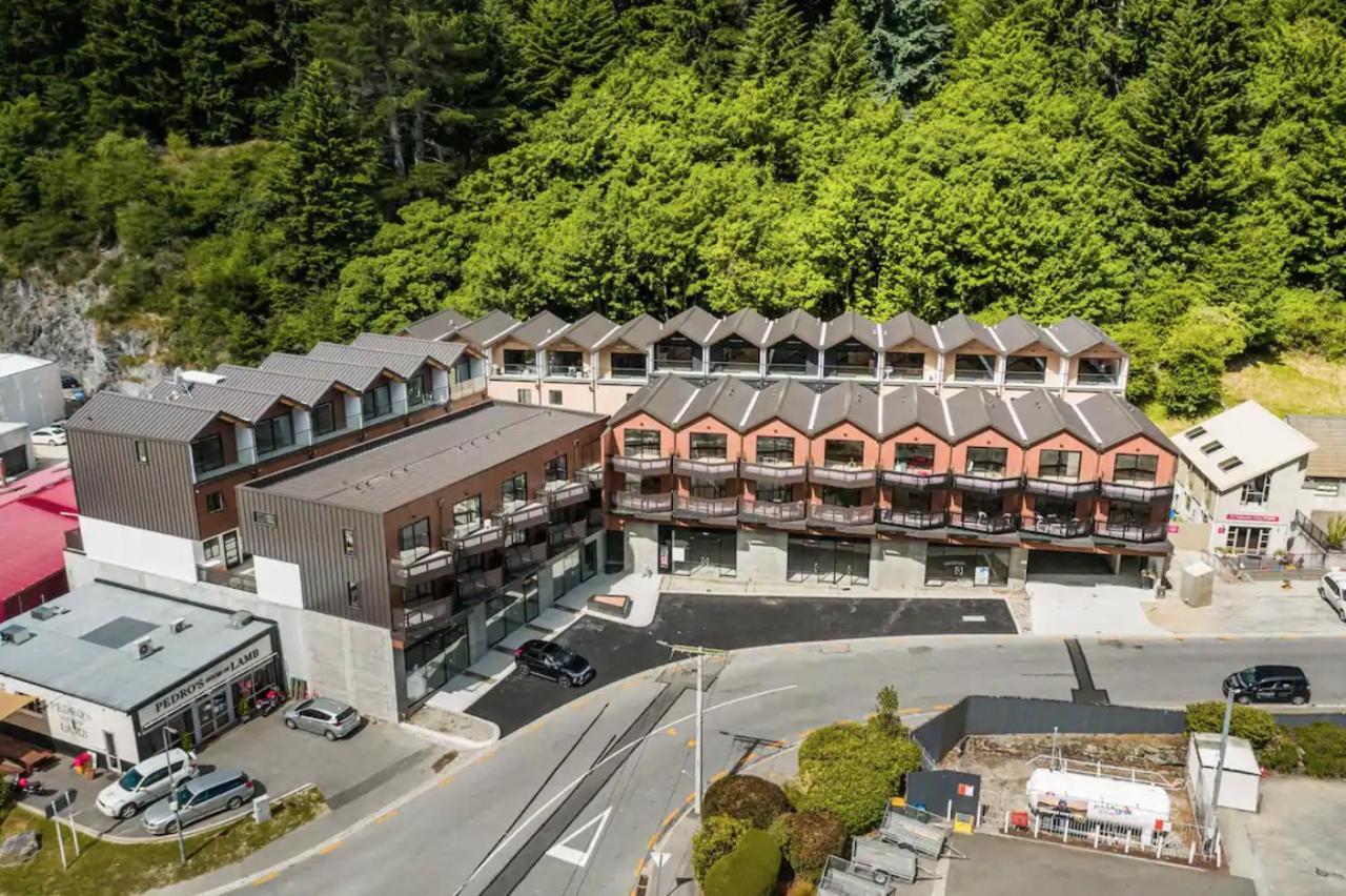 Modern 2-Bedroom Apartment 7-Mins Walk To Queenstown Exteriör bild