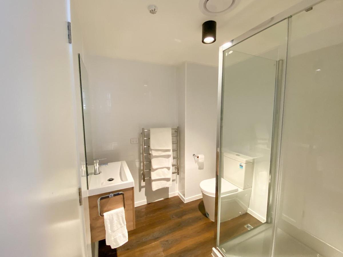 Modern 2-Bedroom Apartment 7-Mins Walk To Queenstown Exteriör bild