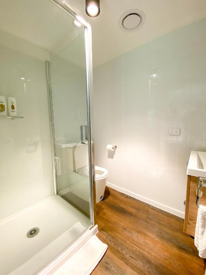 Modern 2-Bedroom Apartment 7-Mins Walk To Queenstown Exteriör bild