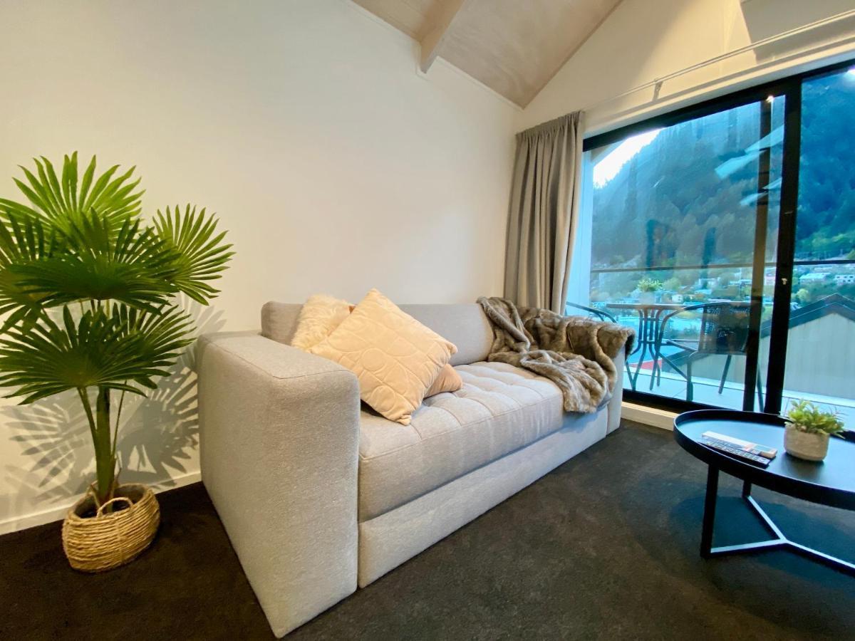 Modern 2-Bedroom Apartment 7-Mins Walk To Queenstown Exteriör bild
